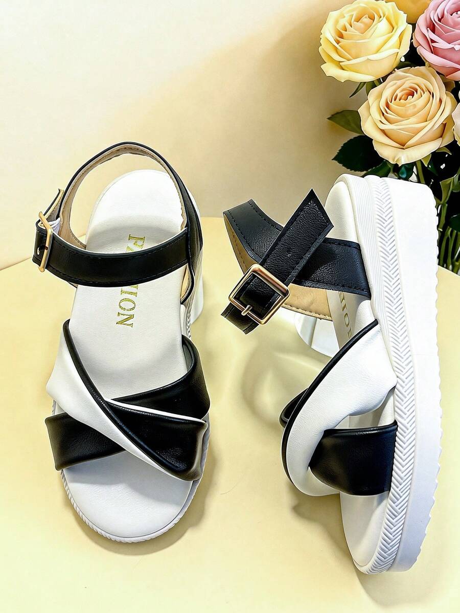 Ein Paar modische Kinder-High-Heel-Sandalen, elegante Mädchen-Keilplattform-Sandalen mit schwarz-weißem Farbblockdesign, geeignet für tägliches Einkaufen, Hochzeitsfeiern und Sommerurlaube. - Schwarz - Übersicht 1