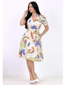 Women's Midi Dress With Short Sleeves, Knee-Length, Boat Neckline, Belt And Vibrant Print. - 熱帶米色 - 查看 5