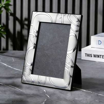 Marco de fotos de metal plateado de 6 pulgadas y 7 pulgadas con patrones curvos 3D entrelazados y geométricos, adecuado para fotos artísticas, exhibición de recuerdos de viaje, decoración del hogar u oficina, decoración elegante