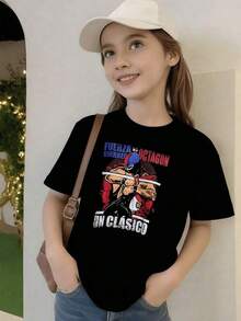 Figura de luchador mexicano con máscara azul y fondo rojo que simboliza valentía y pasión por la lucha camiseta para niña suave 100% algodón ideal para uso diario y cómoda para verano - Negro - Ver 6