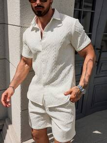 Two-Piece Set Consisting Of A Men's Short-Sleeved Shirt And Shorts, Featuring An Elegant Jacquard Pattern. This Men's Shirt And Trousers Set Is Perfect For Spring And Summer, Casual Holidays, And Makes An Ideal Gift For Family And Friends. - 米色 - 查看 3