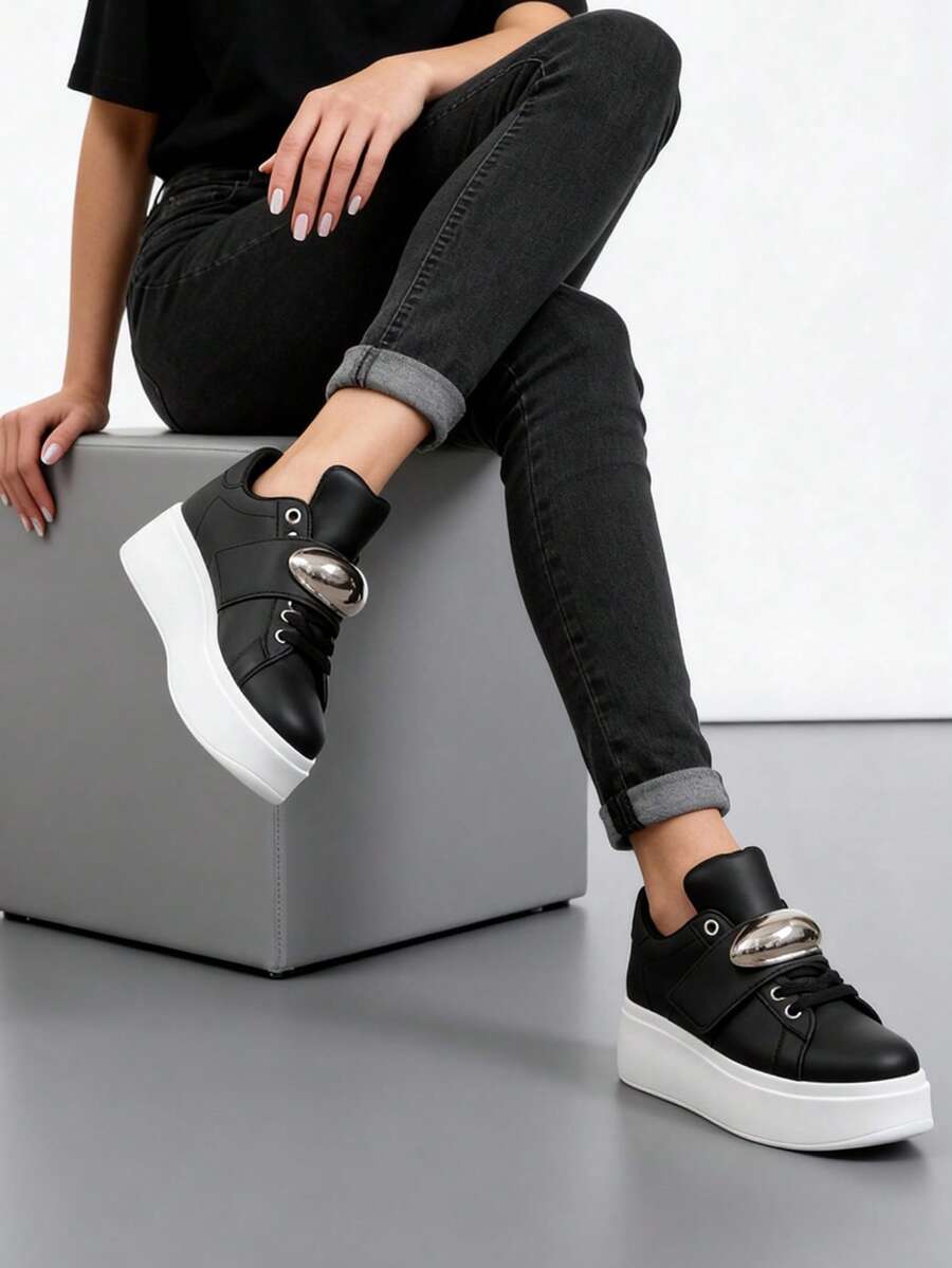SNEAKERS IN PU SUOLA 5.5CM CON FASCIA IN STRAPPO CON GRANDE BORCHIA - Black - View 1