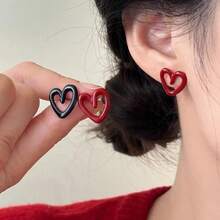 Pendientes de corazón hueco rojo simple estilo coreano para mujeres, aguja de plata 925, nuevo diseño 2024 - Pendientes de corazón calado negro 731 - Ver 3