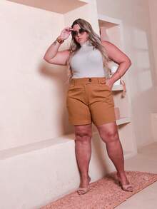 Short Casual Feminina Plus Size Tecido Linho Com Bolso e Zíper - Caramelo - Visão 4