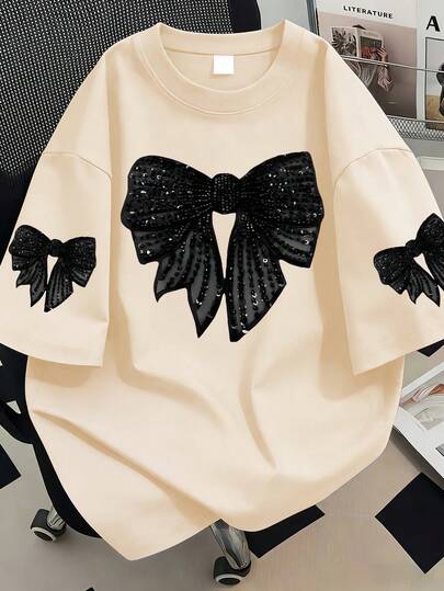 Plus Size Casual Bow Print Short Sleeve T-Shirt. Summer Women's Street Fashion Item, Summer Women's Top, Suitable For New Year Celebrations, Daily Wear, Outings, Festivals, Beaches, Parties, School, Music Festivals, Vacations, Commuting And Other Occasions. This Summer Round Neck Short Sleeve T-Shirt Can Be Given As A Gift To Family, Girlfriend, Friends, And Is Also An Ideal Choice For Christmas, New Year And Other Holidays, An Essential Item. Casual Summer Top, Spring Top, Women's Summer Outfit