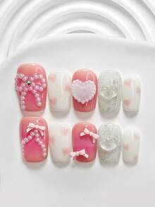 Bộ 10 món móng tay acrylic mềm mại và ngọt ngào, bao gồm miếng dán móng acrylic, nơ hồng, hình trái tim trắng lấp lánh, trái tim hồng vẽ tay, sơn móng tay trắng, cùng dụng cụ làm móng (1 miếng dán gel + 1 dũa móng). Có 3 kích cỡ: vuông, hạnh nhân và vuông ngắn. Thích hợp cho phụ nữ đi làm, du lịch, dự tiệc, làm móng hàng ngày, một món quà tuyệt vời cho phái nữ và các cô gái. Móng tay giả thủ công. - Nhiều màu - Xem 4