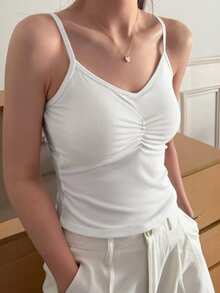 女士白色V领荷叶边吊带背心 - 内置胸垫，无需文胸，修身剪裁 - 白色 - 查看 3