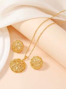 Set de 2 piezas de collar con colgante redondo y aretes con patrón de estrella hueca chapada en oro, de estilo de Oriente Medio para el Ramadán. El patrón de estrella transmite bendiciones radiantes para las mujeres. - Amarillo Oro - Ver 6