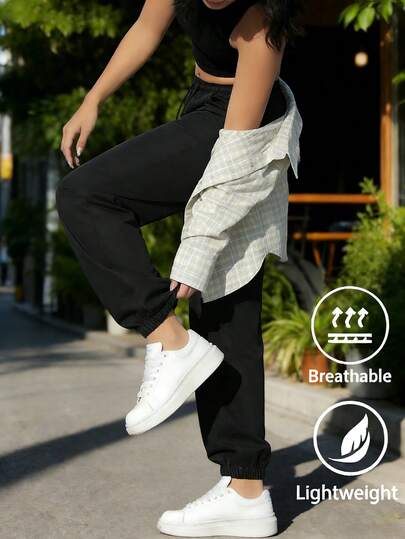 女士户外运动裤，四季皆宜，适合健身穿着，配有可调节抽绳腰带，是健身房、瑜伽和户外活动的理想之选，也是返校季和假期的必备单品，同时也是送给妈妈和女朋友的理想礼物。黑色