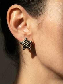 女士设计师款不锈钢油滴不对称耳钉，防水时尚耳饰，可爱彩色海星耳环，适合青少年女孩夏季海滩度假比基尼配饰，搭配迷人服饰和婚纱——百搭饰品，游泳、沐浴、运动时佩戴皆宜，是情人节、生日、母亲节和度假惊喜的理想之选。 - 彩色 - 查看 7