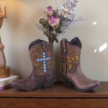 1pc Retro Cowboy Boot Vase - Handmade Resin Decorative Item - Hydroponics Flower Display Container, Suitable For Indoor/Outdoor Home Decor, Living Room, Balcony, Garden - Cowboy Style Home Decor, Balcony Decor/Decorative Accessories, Interior Designer, Vintage Style/Room Decor, Flower Vase - 1PC - View 2