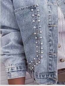 [Hot Girls, Grab This! This Studded Denim Jacket Covers Your Eye-Catching Looks] Who Can Resist A Vintage Denim Jacket Covered In Studs? Light Blue Wash Delivers Fresh Street Vibes, While Vintage Brown Leans Into Retro Relaxation-Two Colors To Suit Different Styles. The Relaxed Cropped Fit Hides Flaws And Flatters Proportions, With Metal Studs + Frayed Details To Amplify Sweet-Cool Style. Pair With A Bandeau For A Festival Hot Girl Look, Or Wide-Leg Pants To Switch To Commuter Cool. Whether It's Market Runs With Friends Or Night Clubbing, It's A Plus For American-Style Outfits. No Need To Overthink Styling-This Highlighted Jacket Lets You Stand Out Effortlessly! - 藍色 - 查看 6