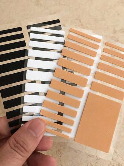 19 ملصق/ورقة، مستخدم لتعديل حجم الخاتم، مصمم لتثبيت الخواتم الفضفاضة وتوفير وظيفة تقليل غير مرئية للخواتم الأوسع، بما في ذلك ملصقات متعددة الأحجام. وسادة خاتم قابلة للتعديل غير مرئية.