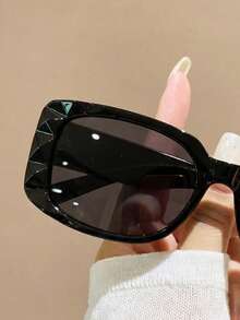 一副男女通用的高品质方形网格纹理时尚眼镜，适合日常佩戴和送礼。 - 黑色 - 查看 3