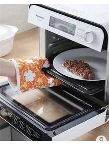 A Pair Of Floral-Patterned Heat-Resistant Oven Mitts, Suitable For Ovens, Microwaves, Baking, And Grilling. Made With Thickened Heat-Insulating Material To Prevent Burns, These Mitts Come With A Hanging Strap And Are Perfect For Cooking, Baking, And Barbecuing. They Also Make An Ideal Christmas Gift. - Random - View 4