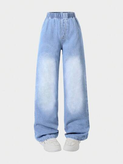 适合少女的休闲直筒水洗蓝色牛仔裤，百搭实用，适合日常穿着，春夏皆宜。