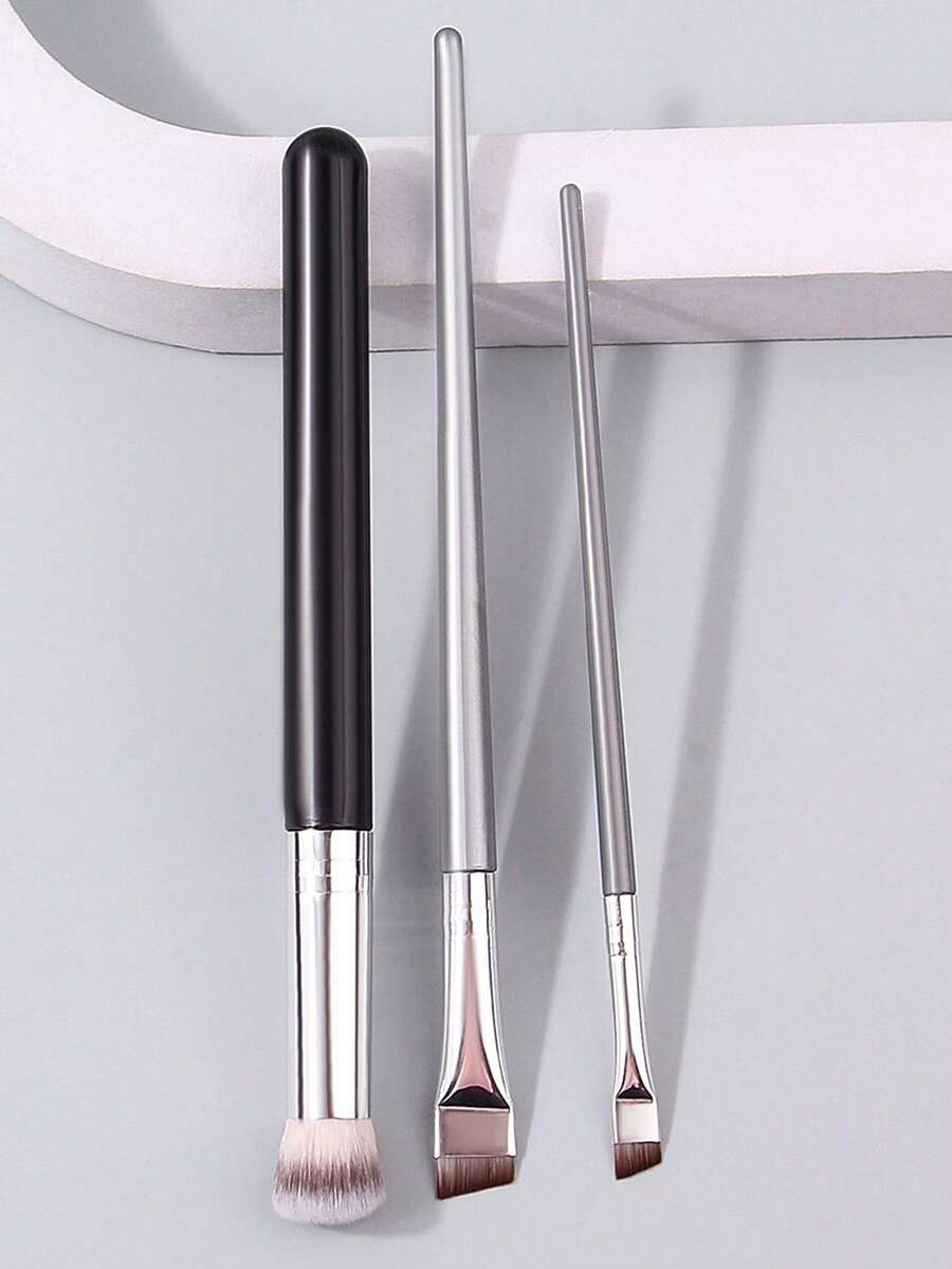 3件套新手眼部化妆刷套装，包括软毛遮瑕刷、多功能精准眼线刷和斜角眉刷。 - 彩色 - 查看 1