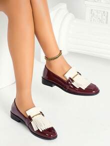 Sepatu Loafer Wanita Ujung Kotak Slip-On dengan Gesper Horsebit dan Dekorasi Rumbai untuk Pesta, Pernikahan dan Acara Formal - Burgundy - View 2