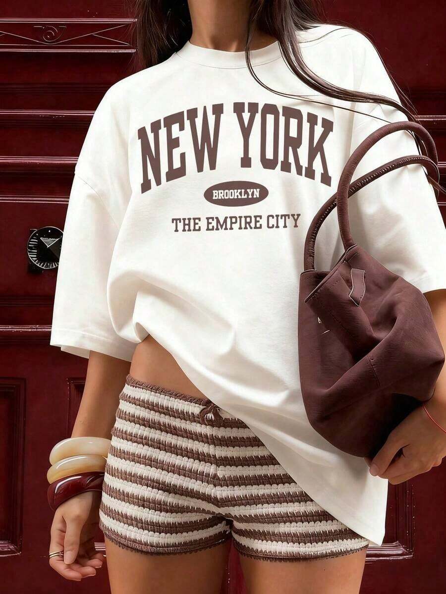 Camiseta informal de talla grande para mujer con estampado de la ciudad de Nueva York, manga corta, cuello redondo y tejido ligeramente elástico para uso diario, perfecta para conjuntos de otoño. - Blanco - Ver 1
