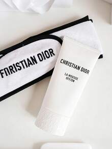 Sữa rửa mặt tạo bọt Dior La Mousse OFF/ON, 150g cỡ lớn/30g cỡ vừa/5g cỡ nhỏ, làm sạch sâu, dịu nhẹ, không gây khô da, phù hợp với nhiều loại da, kết cấu mềm mại, hương thơm tươi mát, bọt trắng mịn, lý tưởng cho học sinh, nhân viên văn phòng đi làm hàng ngày, sử dụng tại nhà, khi đi du lịch và làm quà tặng cho bạn bè, mang đến trải nghiệm chăm sóc da cao cấp như ở spa ngay tại nhà. - Sữa rửa mặt hoa súng - Xem 6
