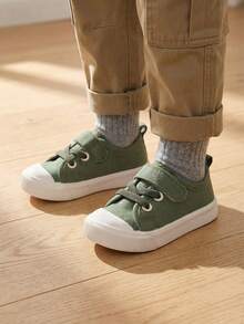 1双新款男童绿色时尚百搭低帮帆布鞋，魔术贴设计，圆头，柔软平底，舒适轻便，适合春季日常穿着、户外运动、旅行、度假和上学，四季皆宜 - 綠色 - 查看 2