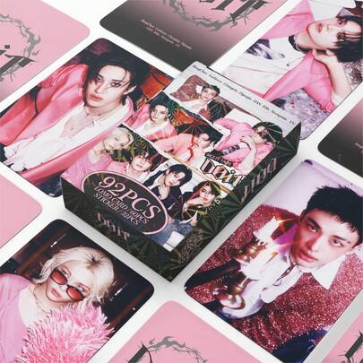 55 piezas/Caja Versión Sexy Músculo SKZ. Último álbum "DOIT" Tarjetas Fotográficas 92 piezas/Caja (60 piezas Tarjetas LOMO + 32 piezas Pegatinas), Artículos de fans K-POP, Recuerdos, Tarjetas Fotográficas Coleccionables, Pegatinas, Decoraciones de Álbumes, Regalos de Cumpleaños, Fiestas