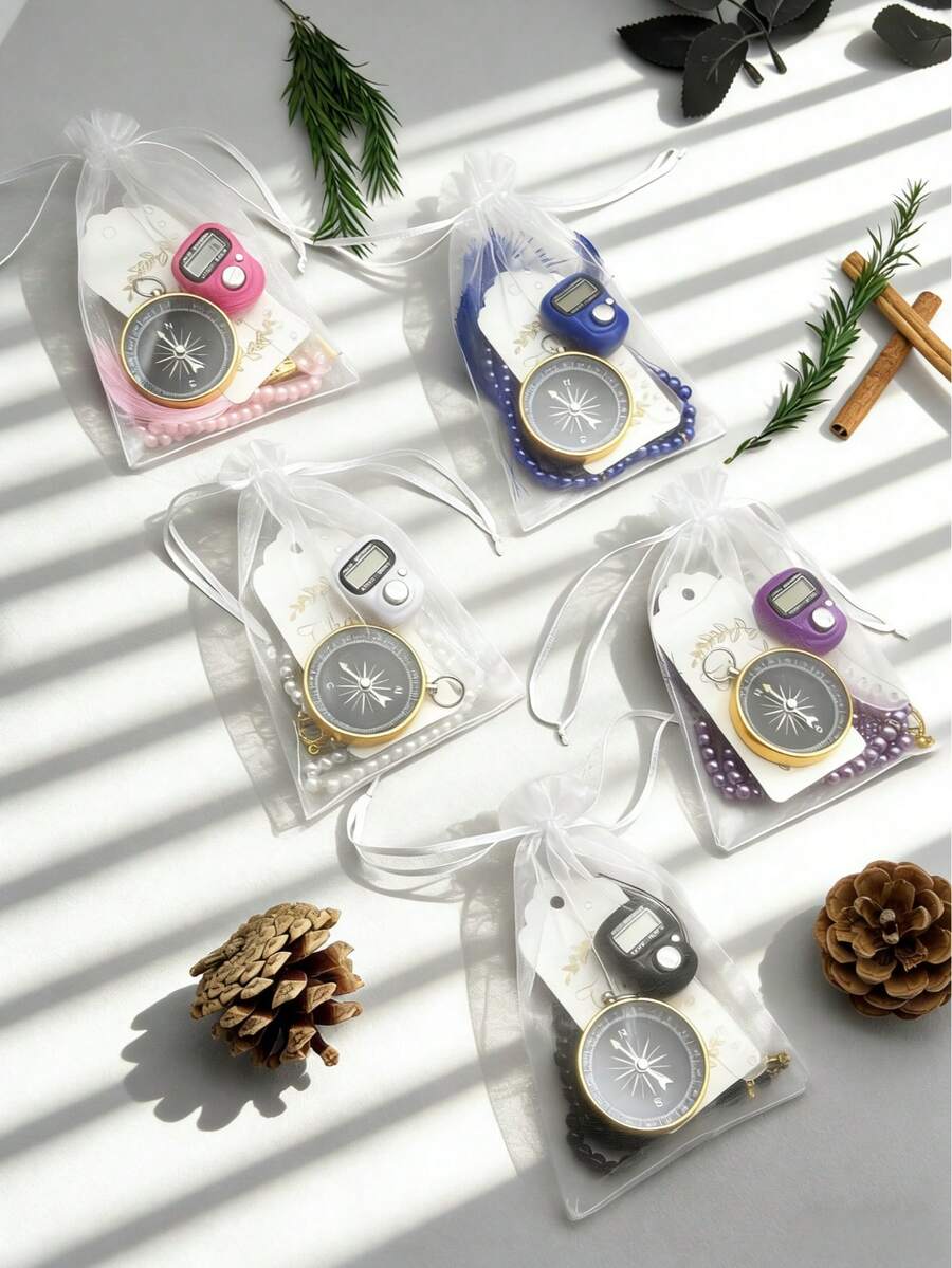 一套优雅白色欧根纱礼品袋，内含戒指计数器、指南针和99颗仿珍珠，是日常祈祷/指引/计数的必备品，也是斋月/婚礼礼物、念珠/赞词计数器的理想之选。 - 禮袋款 - 查看 1