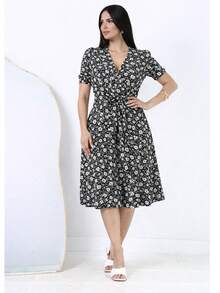 Elegant Women's Midi Dress With Black Floral Print, A-Line Silhouette, Short Puff Sleeves, And A Wrap-Around Hem With A Belt. - 黑色花卉 - 查看 3