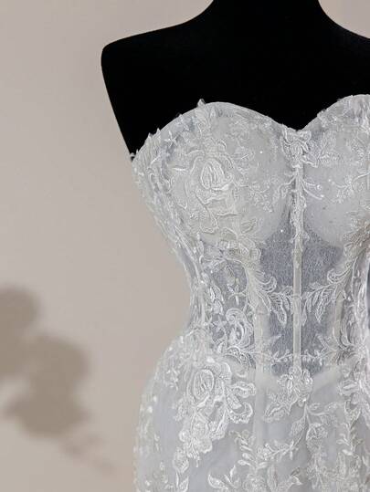 Minimalist White Mermaid Off-Shoulder Wedding Dress With Delicate Appliques And Boned Corset, Long Sleeve For Brides