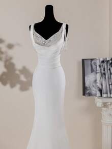 Vestido de novia blanco sin mangas, hecho de tela tejida con escote drapeado y cola - Blanco - Ver 6