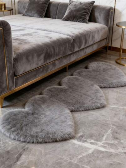 1pc Light Gray Triple Heart Decor Carpet, Plush Bedroom Decor For Valentine's Day, Small Rug, Carpet, Love Home Decor, Living Room Carpet, Small Living Room Rug, Bedroom Carpet, Living Room Home Decor, Outdoor Rug, Washable Carpet