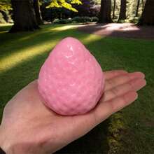 1/5个三色草莓挤压减压玩具，缓解焦虑，集中注意力，是生日、派对、节日、圣诞袜礼物、搞笑礼物的理想之选。 - 彩色 - 查看 3