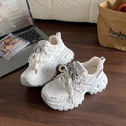 女士银色厚底运动鞋，厚底透气网面跑步鞋，2026春秋季休闲运动鞋