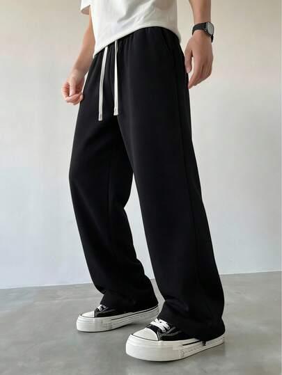 男士宽松休闲运动裤，采用简约纯色阔腿设计，抽绳腰带，大口袋，适合日常行走、工作、旅行等各种场合。这款轻盈的阔腿休闲裤采用 100% 涤纶面料，四季皆宜。如果您需要加厚款，请访问我们的店铺。