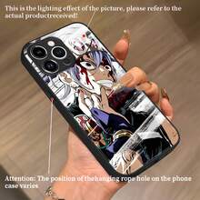 Guerrero anime ensangrentado con expresión intensa y enloquecida. Esta elegante funda es compatible con iPhone 17, 16, 15, 14 Pro Max, 13, 12, 11, XR y XS Plus. Fabricada en TPU flexible, resistente a golpes y arañazos, ofrece una excelente protección contra caídas y un agarre cómodo. Es un regalo ideal para familiares, amigos y seres queridos, y una opción perfecta para festivales. - Negro - Ver 4