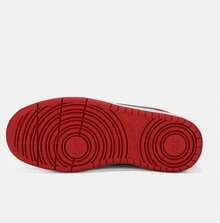 Nike 新款大童 DUNK 运动鞋，休闲滑板鞋 - 紅色/白色/金色 - 查看 2