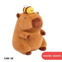 Peluche Grande de Capibara con Abeja en la Cabeza, Muñeco de Peluche Súper Suave y Esponjoso, Diseño Kawaii y Adorable, Textura Aterciopelada de Alta Calidad, Ideal para Abrazar, Dormir o Decorar, Peluche Tierno Antiestrés, Perfecto como Regalo Original para Niñas, Niños y Adultos, Decoración Acogedora para Habitación, Sala o Espacios Aesthetic, Compañero de Descanso y Relajación para Todas las Edades - Camel - Ver 2