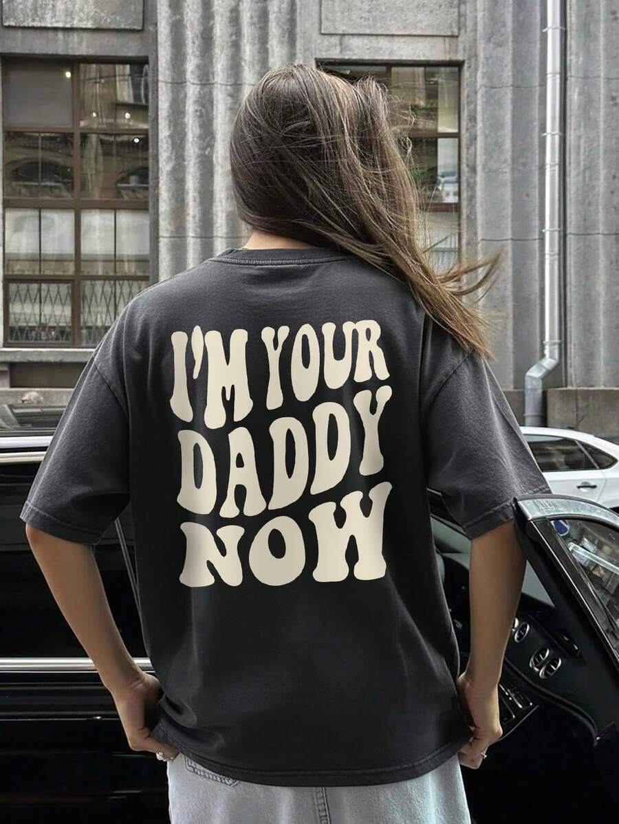 女士休闲度假圆领短袖T恤，印有趣味标语。黑色图案T恤，女士款。 - 深灰色 - 查看 1