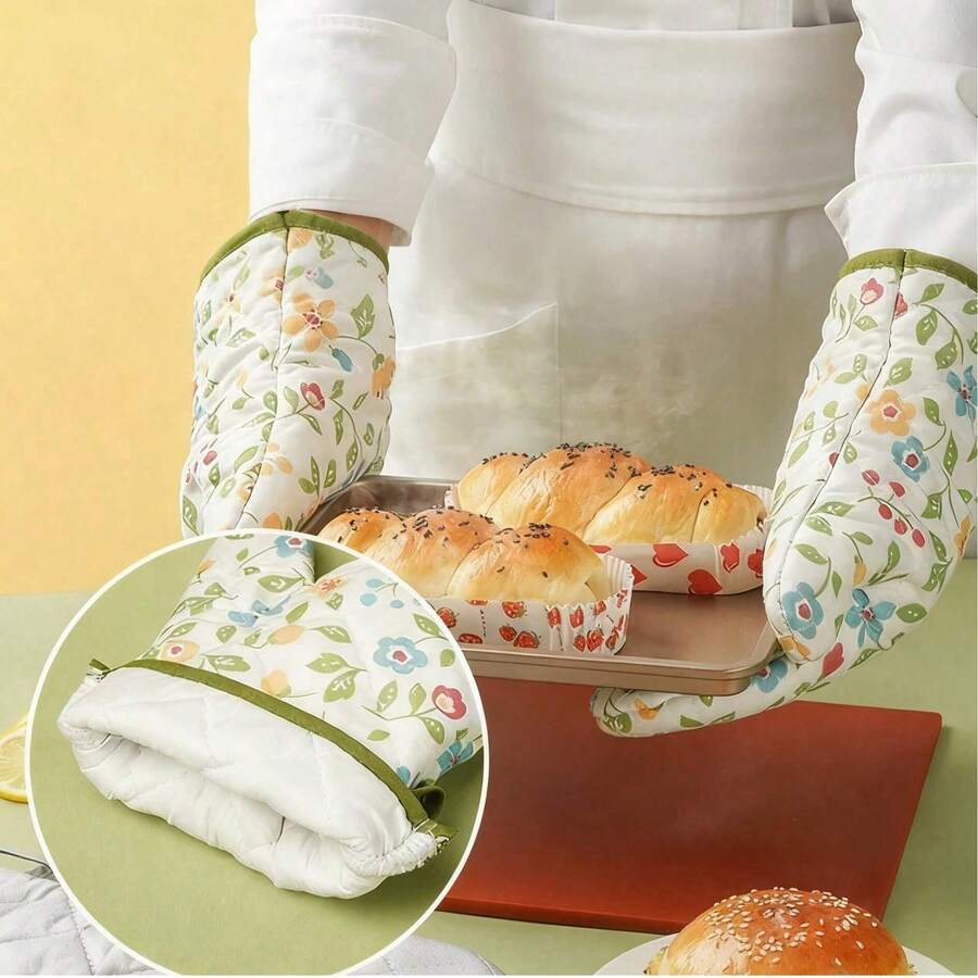 A Pair Of Floral-Patterned Heat-Resistant Oven Mitts, Suitable For Ovens, Microwaves, Baking, And Grilling. Made With Thickened Heat-Insulating Material To Prevent Burns, These Mitts Come With A Hanging Strap And Are Perfect For Cooking, Baking, And Barbecuing. They Also Make An Ideal Christmas Gift. - Random - View 1