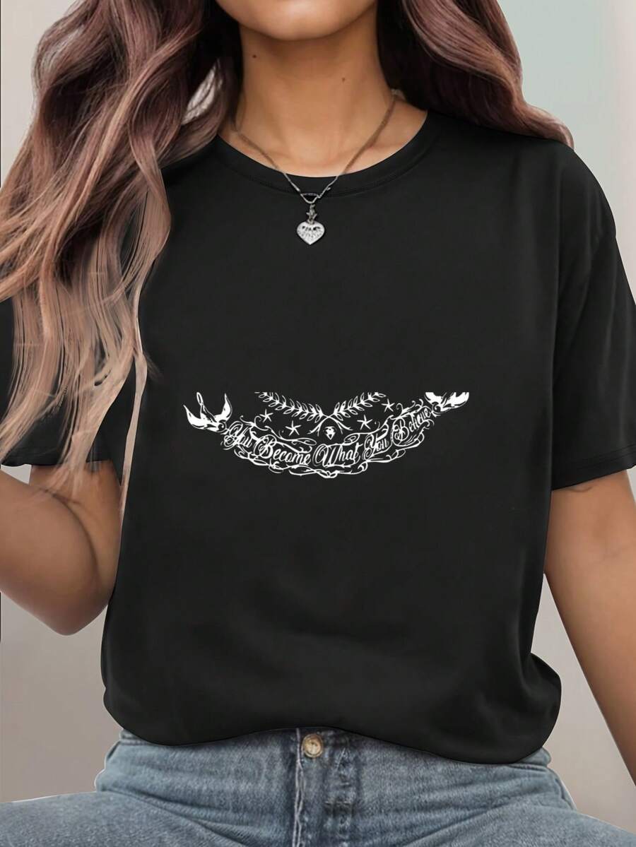 Artistic Script With Stars And Wings Graphic T-Shirt For Women, Oversized Crewneck Tees Casual Wear, Spring Cotton Tops Short Sleeve, Summer Basic Tees, Funny Clothes For Women - 黑色 - 查看 1