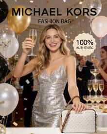 Michael Kors 女士PVC皮革斜挎包，小号单肩手提包，带可调节肩带 - 白色 - 查看 5