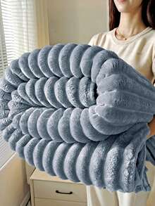 1pc Luxury Reversible Faux Fur Blanket - Soft Striped Flannel, Warm & Cozy, Suitable For Napping, Office, Camping, Sofa - Multipurpose Polyester Bedspread - 霧霾藍 - 查看 6