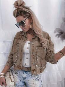 [Hot Girls, Grab This! This Studded Denim Jacket Covers Your Eye-Catching Looks] Who Can Resist A Vintage Denim Jacket Covered In Studs? Light Blue Wash Delivers Fresh Street Vibes, While Vintage Brown Leans Into Retro Relaxation-Two Colors To Suit Different Styles. The Relaxed Cropped Fit Hides Flaws And Flatters Proportions, With Metal Studs + Frayed Details To Amplify Sweet-Cool Style. Pair With A Bandeau For A Festival Hot Girl Look, Or Wide-Leg Pants To Switch To Commuter Cool. Whether It's Market Runs With Friends Or Night Clubbing, It's A Plus For American-Style Outfits. No Need To Overthink Styling-This Highlighted Jacket Lets You Stand Out Effortlessly! - 棕色 - 查看 5