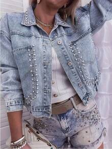 [Hot Girls, Grab This! This Studded Denim Jacket Covers Your Eye-Catching Looks] Who Can Resist A Vintage Denim Jacket Covered In Studs? Light Blue Wash Delivers Fresh Street Vibes, While Vintage Brown Leans Into Retro Relaxation-Two Colors To Suit Different Styles. The Relaxed Cropped Fit Hides Flaws And Flatters Proportions, With Metal Studs + Frayed Details To Amplify Sweet-Cool Style. Pair With A Bandeau For A Festival Hot Girl Look, Or Wide-Leg Pants To Switch To Commuter Cool. Whether It's Market Runs With Friends Or Night Clubbing, It's A Plus For American-Style Outfits. No Need To Overthink Styling-This Highlighted Jacket Lets You Stand Out Effortlessly! - 藍色 - 查看 2