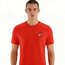 Camiseta Nike Dri-FIT con estampado de letras de dibujos animados, divertida, deportiva, informal, de cuello redondo, manga corta y hombros caídos - Rojo - Ver 6