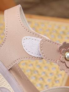 1 par de sandalias de verano para niñas, de unicolor a la moda, con puntera abierta, suela blanda, cierre de gancho y bucle, con flores y perlas, cómodas y planas. Corre pequeño. - Rosa vieja - Ver 10