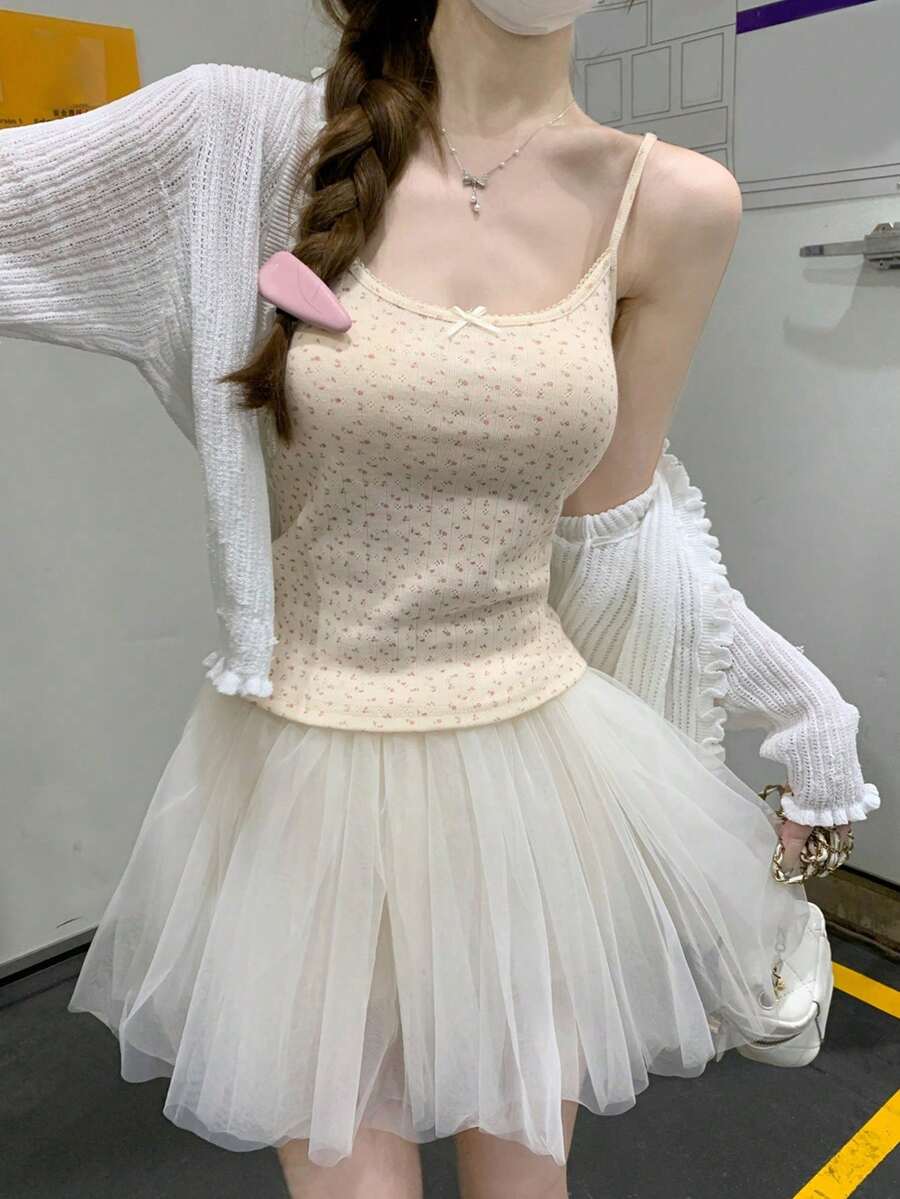 Áo tank top hai dây mùa hè ôm sát, họa tiết hoa ngọt ngào, chất liệu jacquard. - Màu be - Xem 1