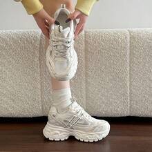 女士银色厚底运动鞋，厚底透气网面跑步鞋，2026春秋季休闲运动鞋 - 白色 - 查看 3