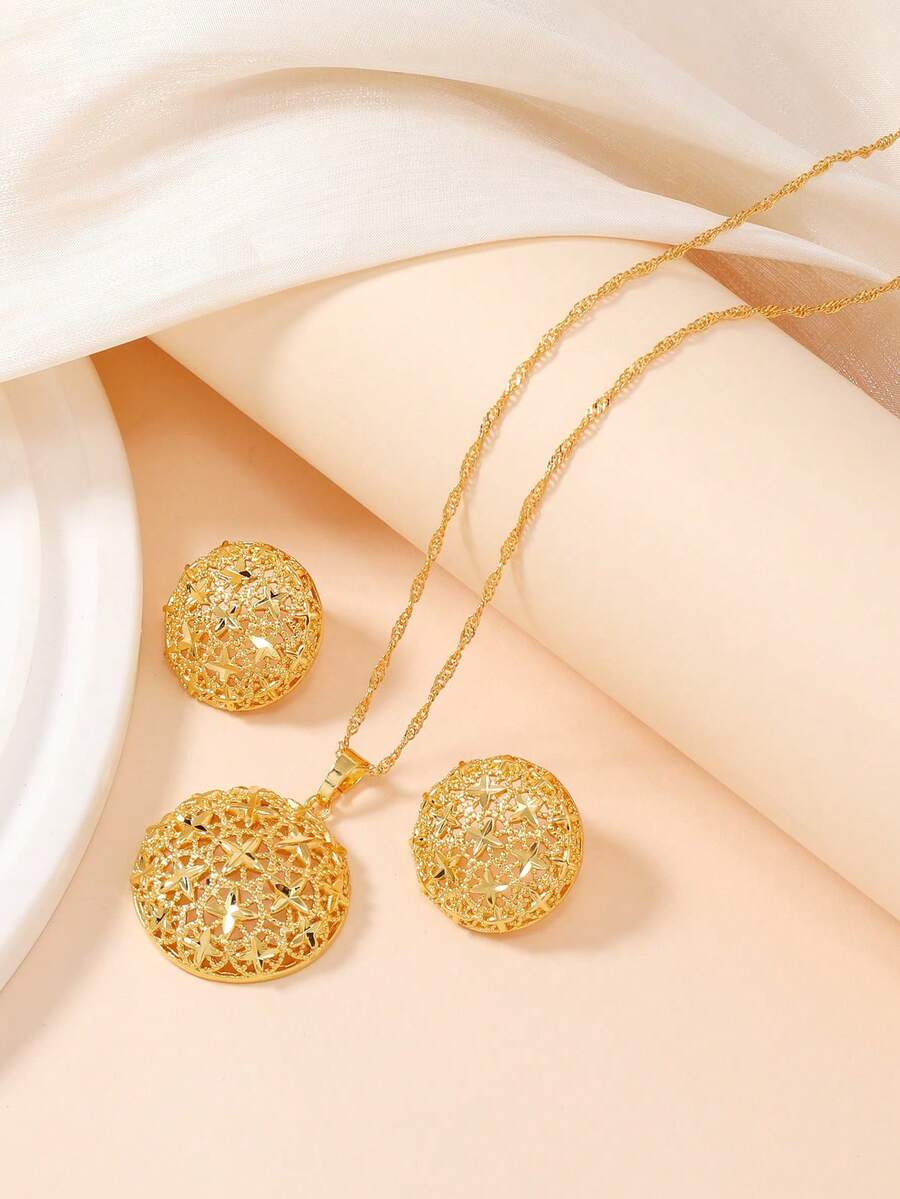 Set de 2 piezas de collar con colgante redondo y aretes con patrón de estrella hueca chapada en oro, de estilo de Oriente Medio para el Ramadán. El patrón de estrella transmite bendiciones radiantes para las mujeres. - Amarillo Oro - Ver 1