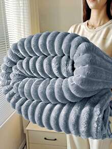 1pc Luxury Reversible Faux Fur Blanket - Soft Striped Flannel, Warm & Cozy, Suitable For Napping, Office, Camping, Sofa - Multipurpose Polyester Bedspread - 霧霾藍 - 查看 7